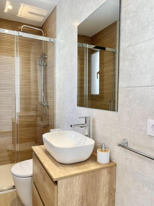 Moderno Apartamento Con Terraza En La Azotea Roses Ngoại thất bức ảnh